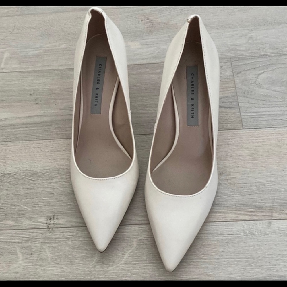 White heel